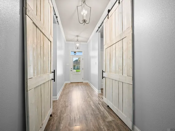 14993 Canyon Hill Dr, Walker, LA 70785