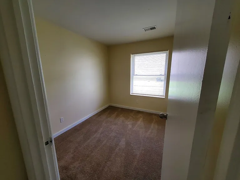 Abbott Acres Apartments — Photo 42