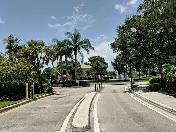 3rd image of 4814 NW 58th Mnr