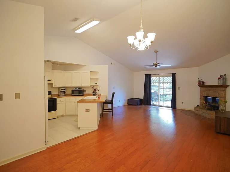 4472 Bay Shore Cir — Photo 6