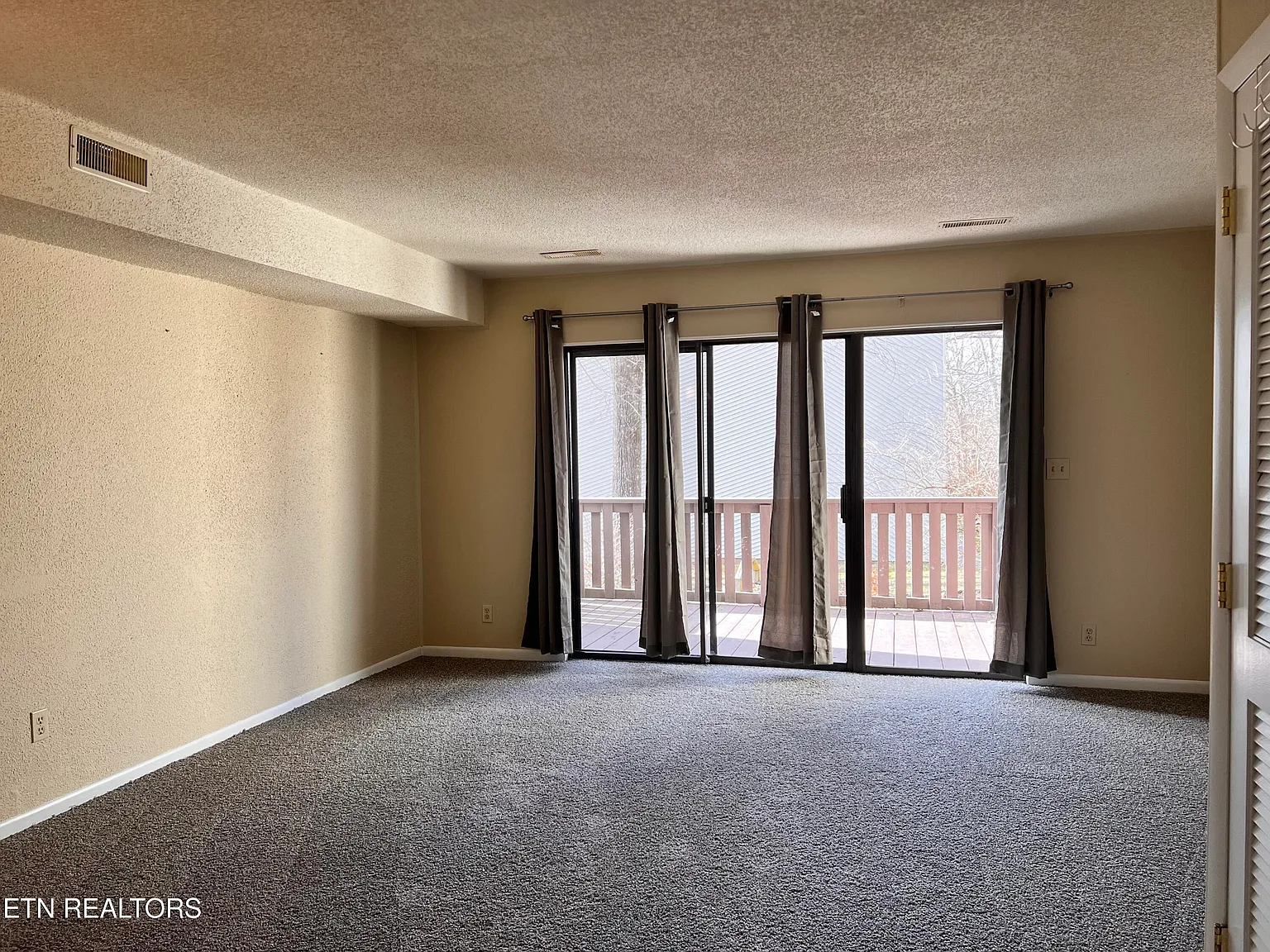 2 bed, 1.5 bath, 938 sqft, $1,200 — Photo 3