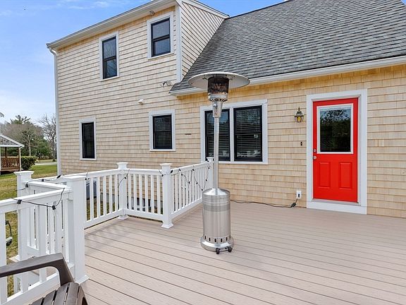 5th image of 29 Stillwater Dr