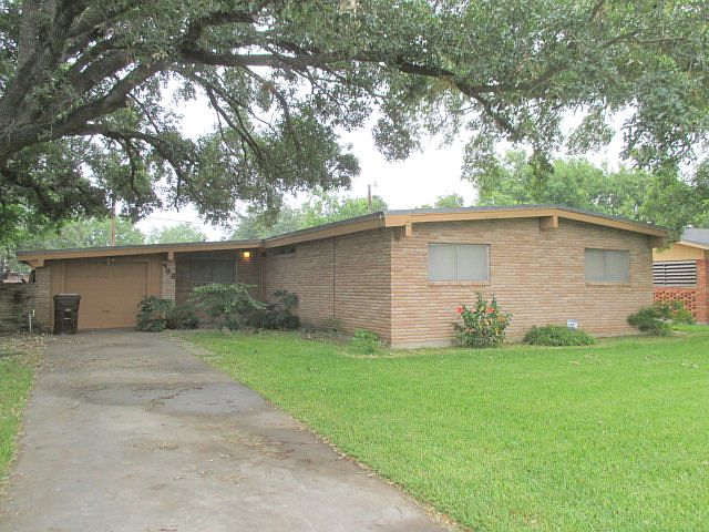 1st image of 908 W Avenue G