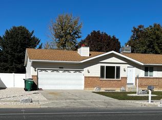 10086 S Countrywood Dr, Sandy, UT 84092