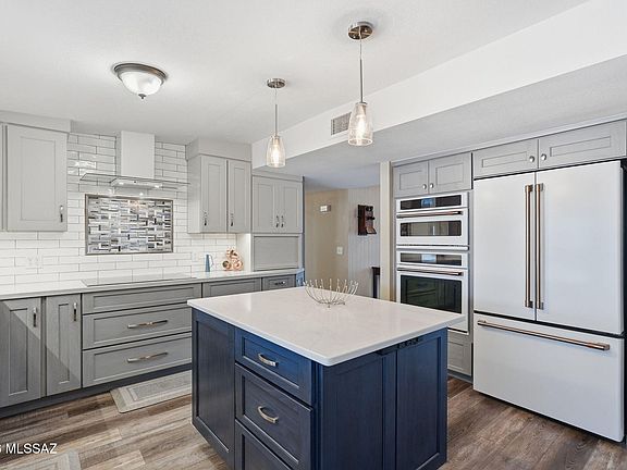 4th image of 1063 W Placita Camillia