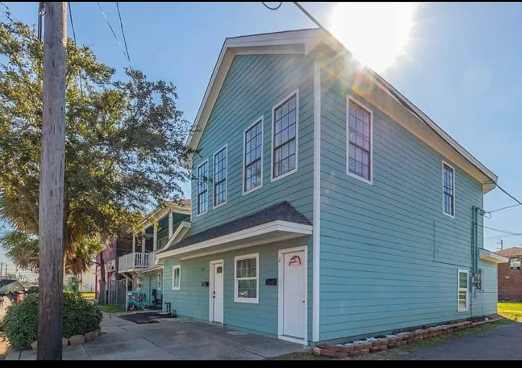 2 bed, 978 sqft, $1,350 — Photo 1