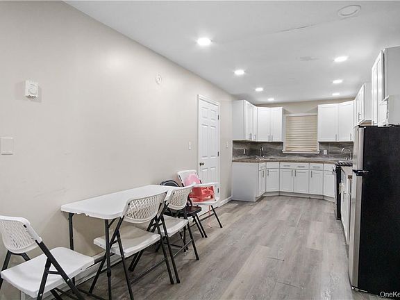 4th image of 8 Heritage Lane
