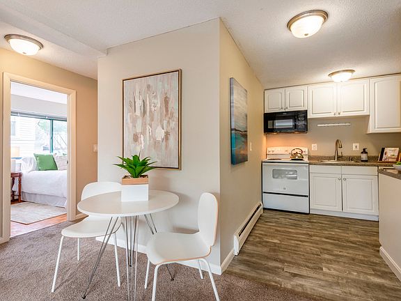 Kitchen and Dining Crimson Court