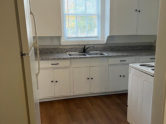 3rd image of 601 N Grove St #A