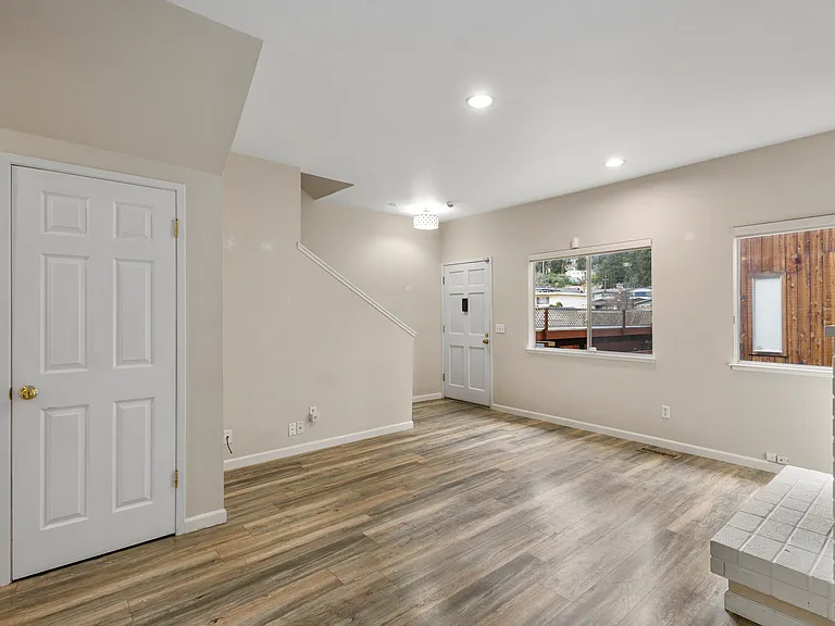 3858 Maybelle Ave — Photo 3