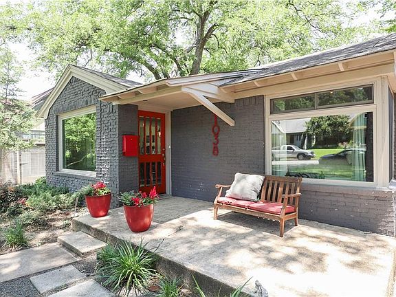 3rd image of 1038 N Winnetka Ave