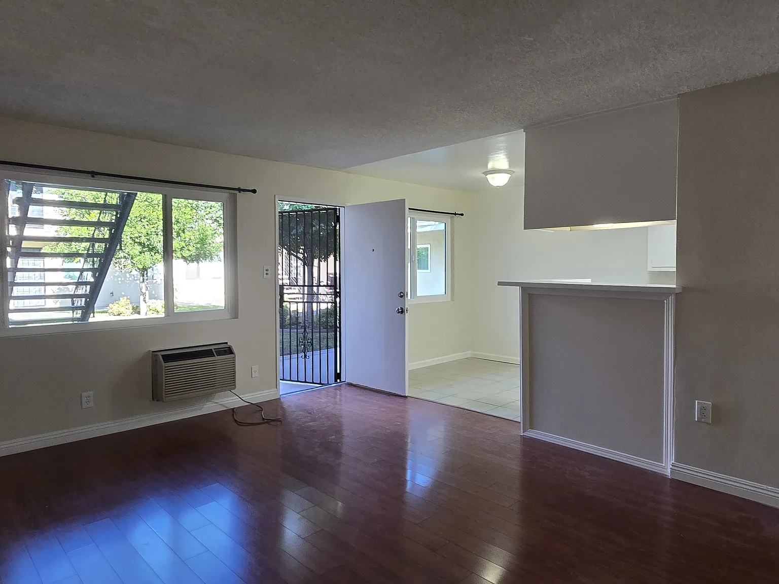 1 bed, 600 sqft, $1,750 — Photo 2