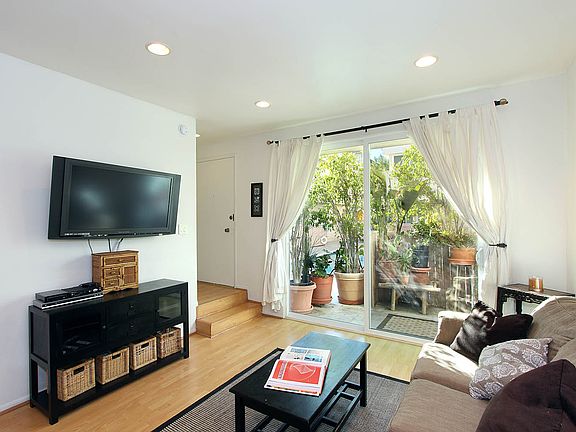 3rd image of 5144 Zelzah Ave APT 8