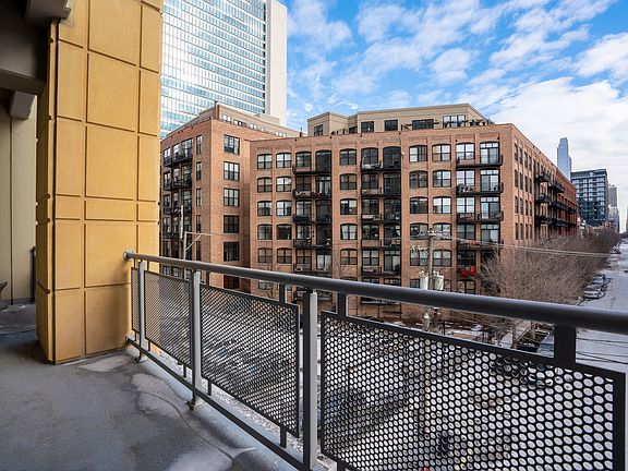 5th image of 700 N Larrabee St APT 308