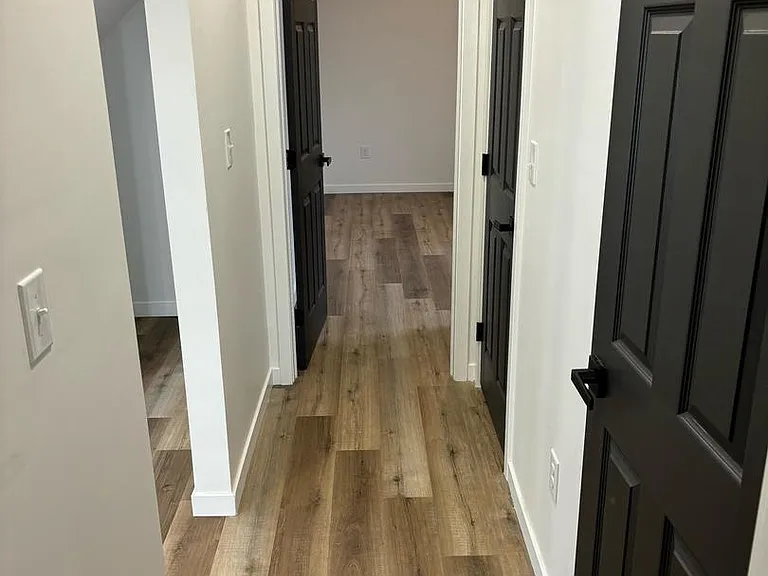 1019 S Broadway — Photo 8