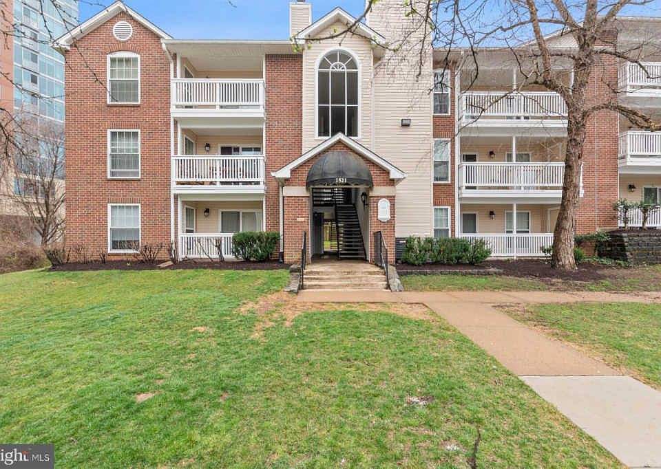 1st image of 1521 Lincoln Way APT 103