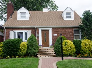 560 Henry St, West Hempstead, NY 11552