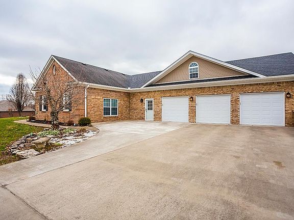 3rd image of 1323 Travis Dr