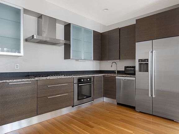 3rd image of 308 Beacon St Unit 3