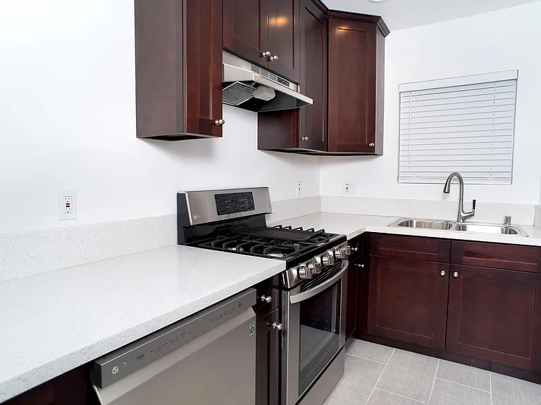 1050 S Burlington Ave #1052 — Photo 6