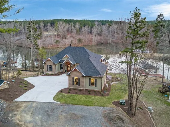 1050 Crystal Forest Dr, Semora, NC 27343