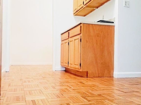 3rd image of 162 Mott St APT 2