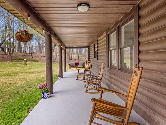 5th image of 1300 Ridge Rd