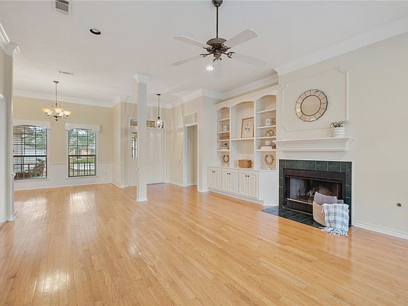 2nd image of 718 Aster Dr