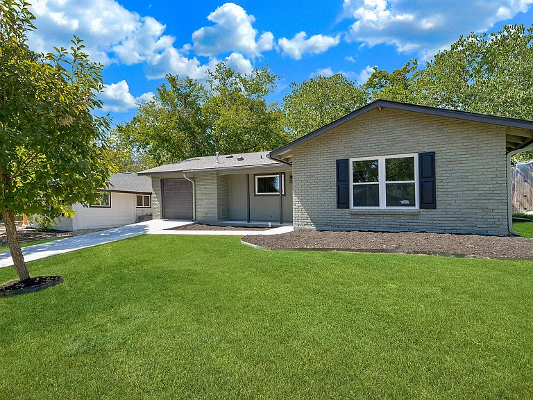 6810 Bryn Mawr Dr — Photo 3