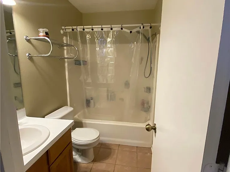 2123 Hidden Hollow Cir #B — Photo 11