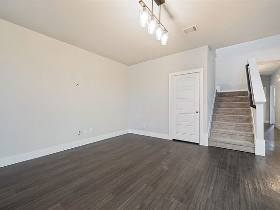 3rd image of 44 Kramer Ln