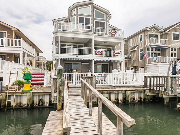 3rd image of 5616 Sounds Ave N #Sea