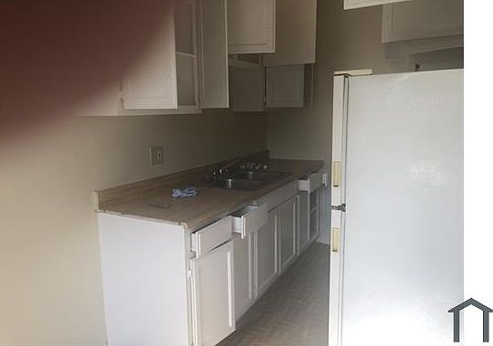 1st image of 716 W 81st St #8