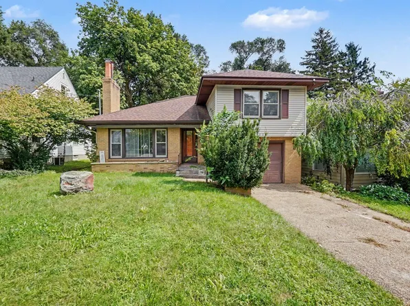 1220 Sylvan Ave SE, Grand Rapids, MI 49506
