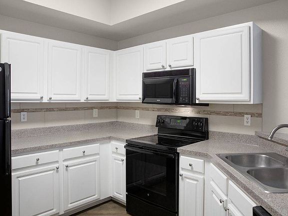 3rd image of 10135 Gate Pkwy N APT 215