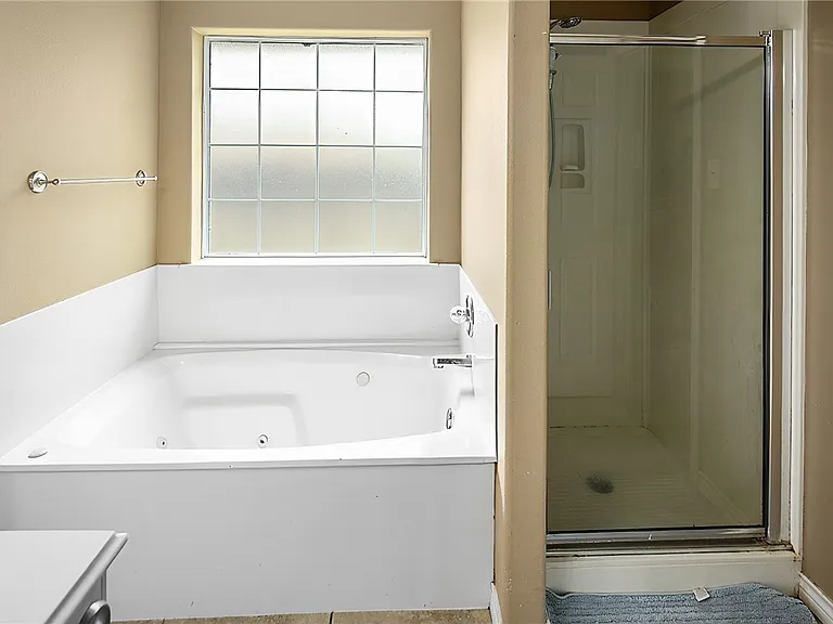 335 Robelmont Dr — Photo 17