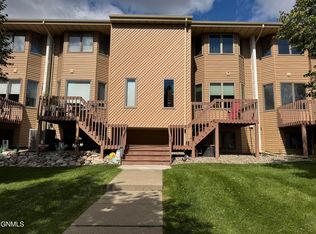 1522 Cimarron Dr, Bismarck, ND 58503