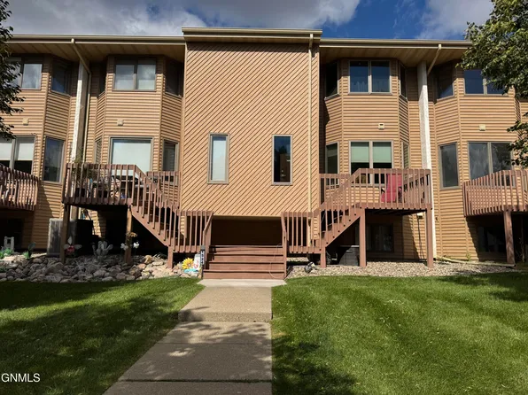 1522 Cimarron Dr, Bismarck, ND 58503