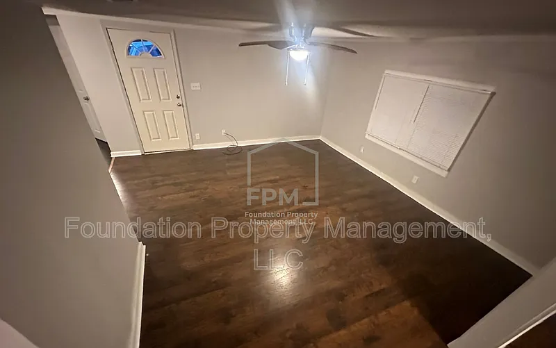 3 bed, 1.0 bath, 1200 sqft, $1,325 — Photo 4