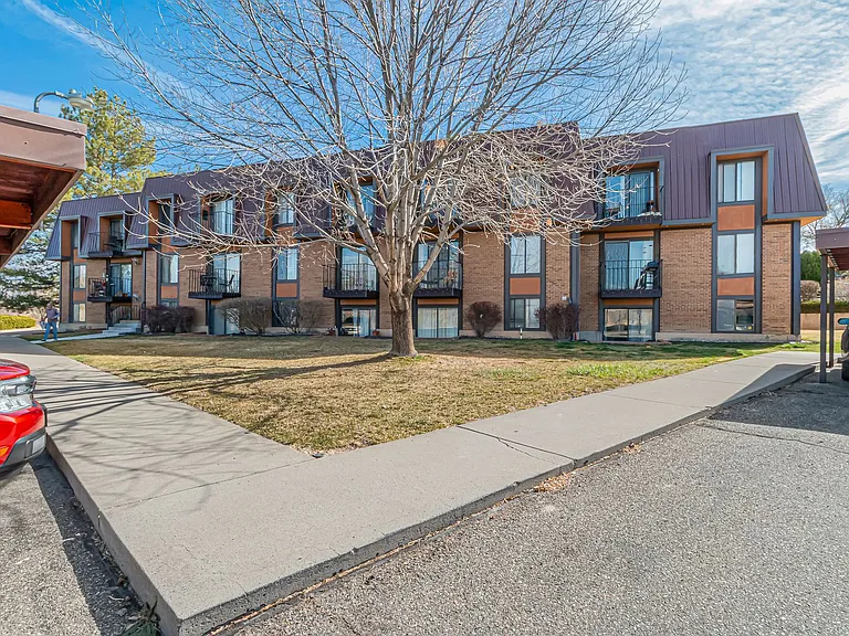 3233 Lakeside Dr #303 — Photo 1