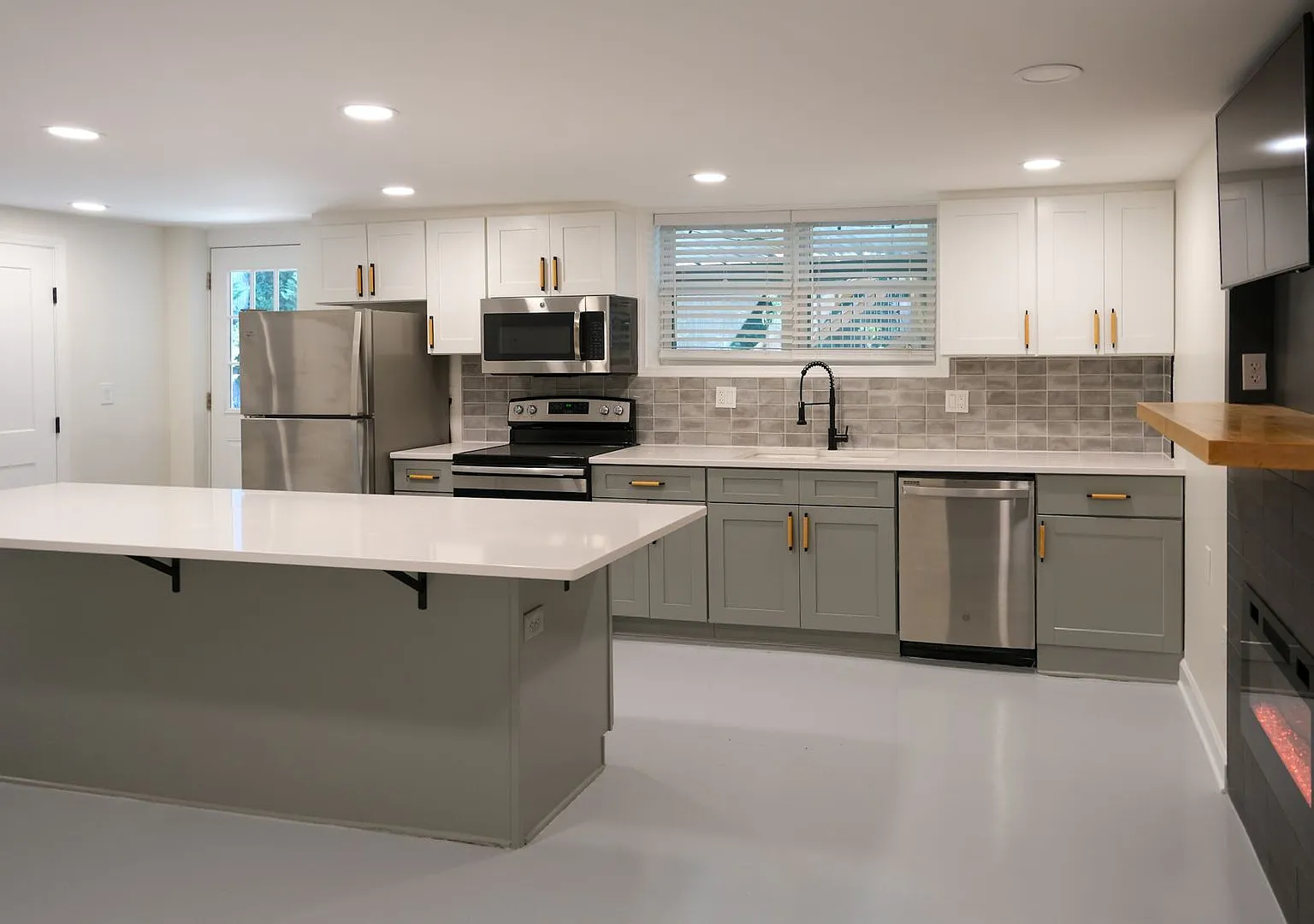 27 Swanson Court — Photo 4