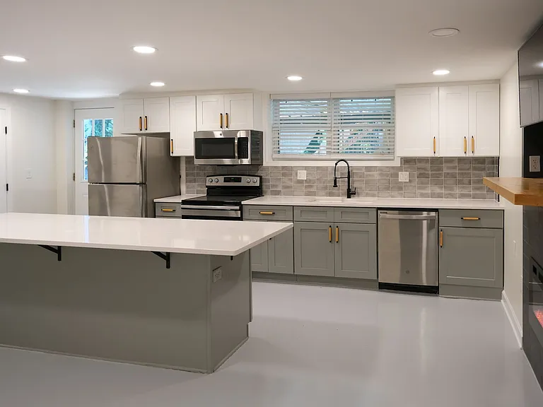27 Swanson Ct — Photo 4