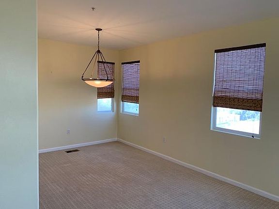 4th image of 432 Accacia St