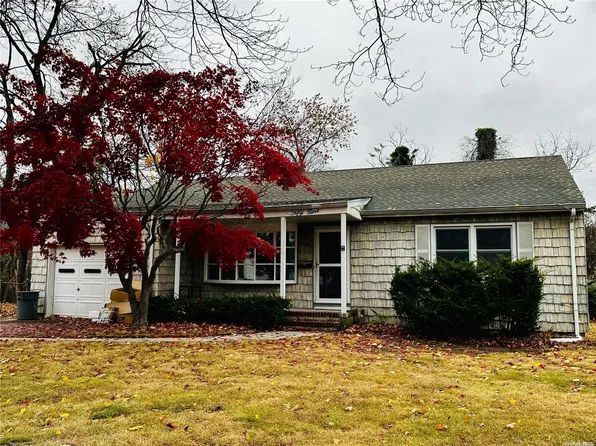 59 Paine Street, Lindenhurst, NY 11757