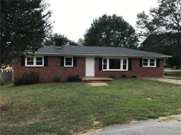 102 Lloyd Ave, Easley, SC 29640