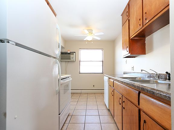 5th image of 1640 Cumberland St APT 9