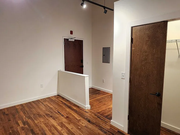 351 Campbell Ave SW — Photo 10