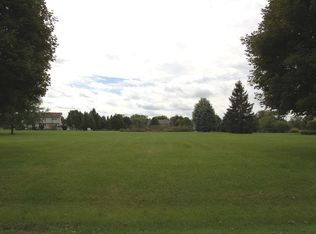 6 Sandpiper Ln, Hawthorn Woods, IL 60047