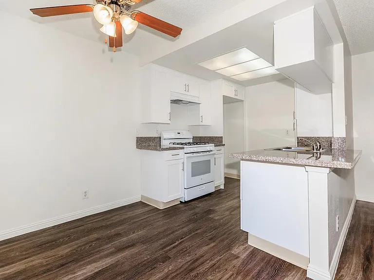 Woodglen Apartment Homes — Photo 47