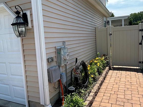 3rd image of 14 Abbotsford Dr